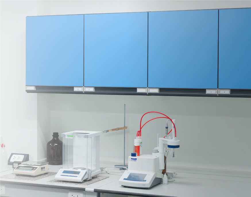 Illustrative image of a laboratory focused on quality control of parts and cleanliness of surfaces